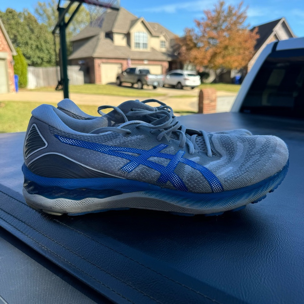 ASICS GEL-NIMBUS 23.